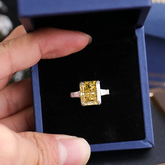 Primo gioiello Anello di lusso con diamanti Moissanite radiante giallo scuro da 7,5 ct per uomo Donna Fedi nuziali in platino PT950