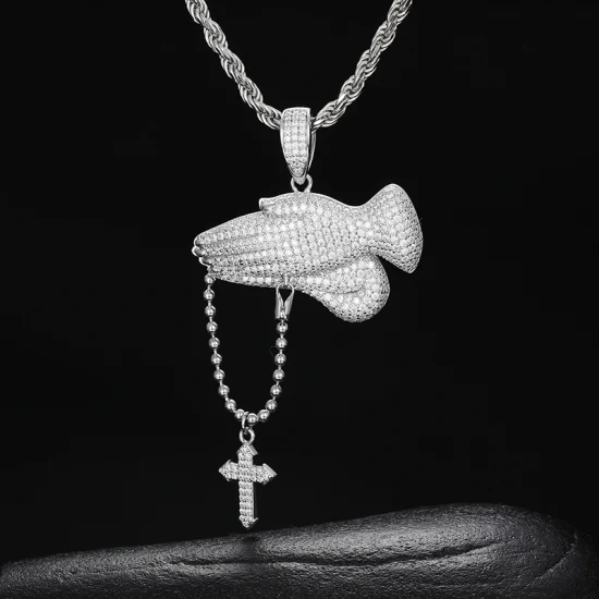 Gioielli all'ingrosso Hip Hop No Fade Argento sterling 925 Vvs Moissanite Ciondolo a mano con diamante ghiacciato con ciondolo a forma di croce