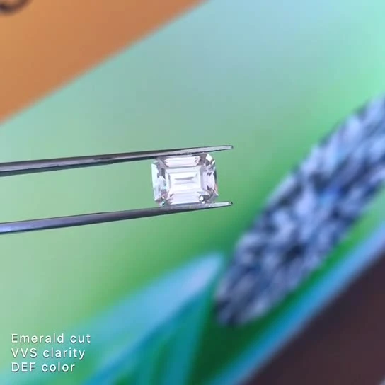 Gioielleria raffinata Orecchini in moissanite in oro 10 carati 6 * 8mm Vvs Emerald Halo Moissanite Orecchini con diamanti per ragazze