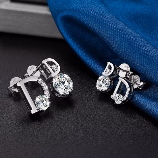 2022 gioielli da sposa alla moda moda argento sterling 925 Vvs Moissanite diamante asimmetrico lettera D orecchini con perno per le donne